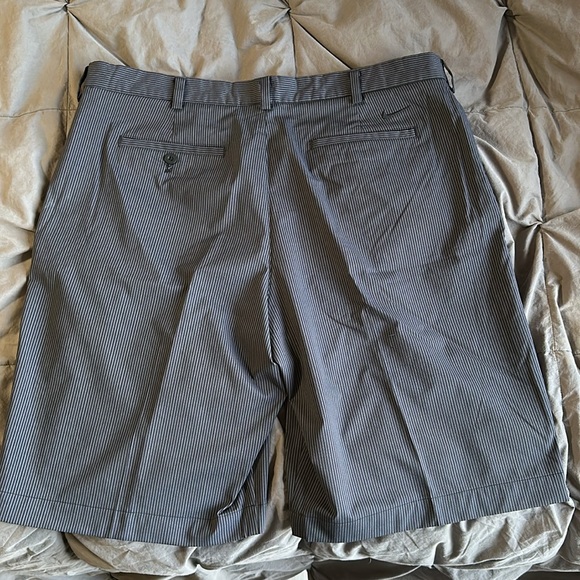 Men’s Nike Golf Shorts - Picture 3 of 4